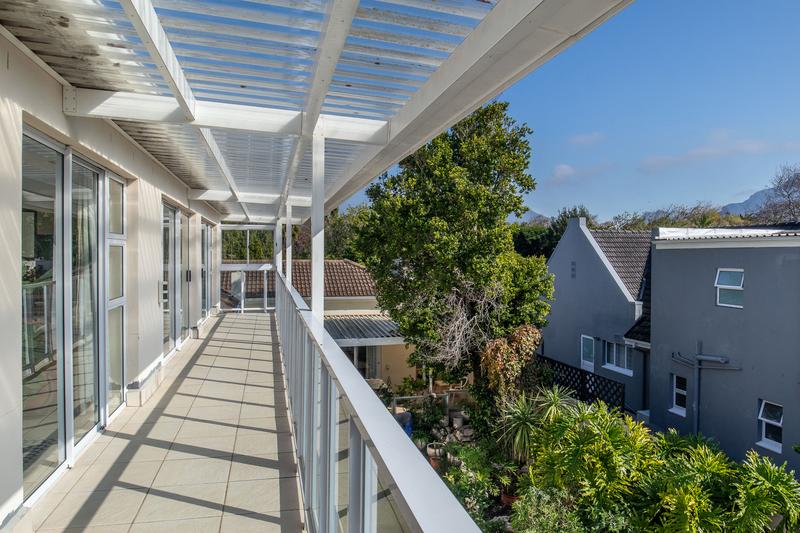 5 Bedroom Property for Sale in Constantia Western Cape